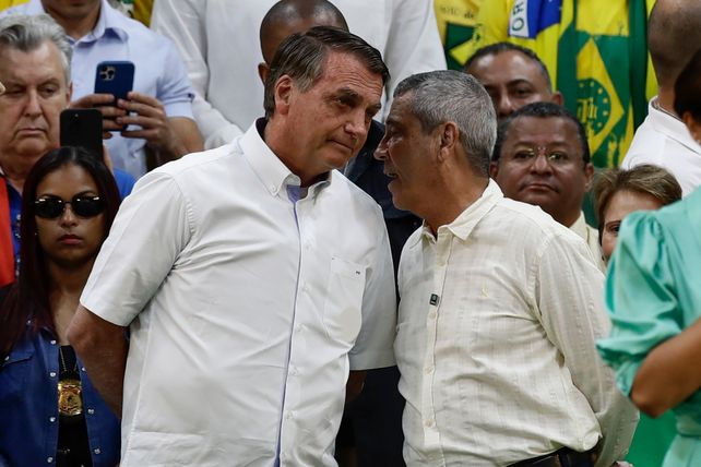 Bolsonaro está de campaña con vistas a las elecciones. Dijo que cuando a él lo apuñalaron hubo gente emocionada.