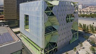 Corral e reúne con el director de Barcelona Digital y desarrolladores de tecnología santafesinos