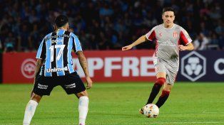 Estudiantes jugó el partido pendiente en Porto Alegre.