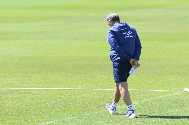 Russo tiene varios días por delante para definir el Central que pondrá en cancha en la última fecha, ante Arsenal.