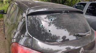 El auto de una médica que fue objeto del atentado