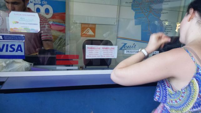 Prohíben llevar conservadoras, reposeras y cochecitos en los micros que van hacia la Costa Atlántica