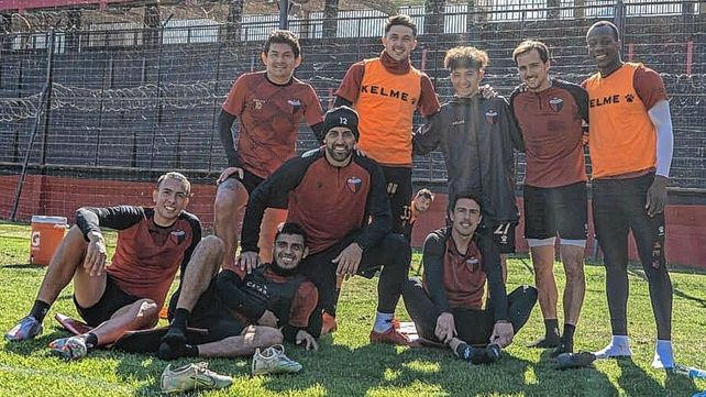 Colón concentró 24 jugadores para recibir a Independiente