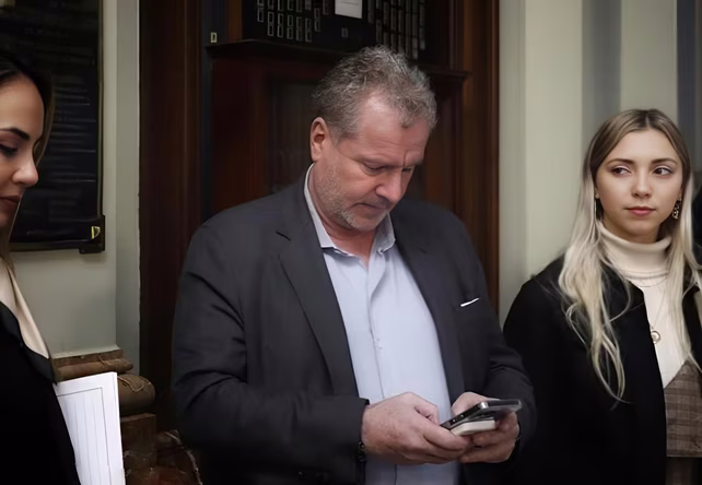 El diputado Milman junto a Daniela Battle Casas en la Cámara de Diputados de la Nación.