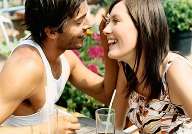Las mujeres lindas hacen que los hombres no piensen racionalmente