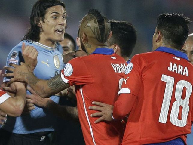 ¡De no creer! Chile denunció a siete jugadores uruguayos