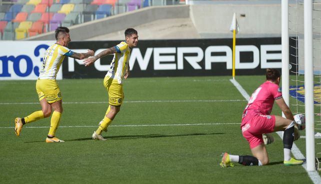 En la Liga Profesional 2021, Central goleó a Central Córdoba. El Gato Ávila marcó uno de los goles.