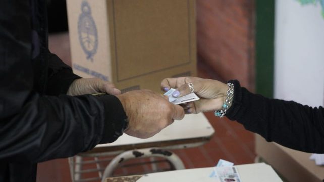 Arrancó la jornada de votación en unas elecciones con final abierto
