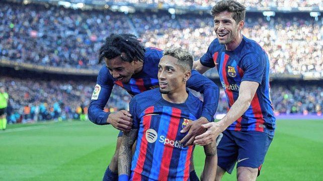 Barcelona derrotó a Valencia por 1-0 con gol de Raphina.