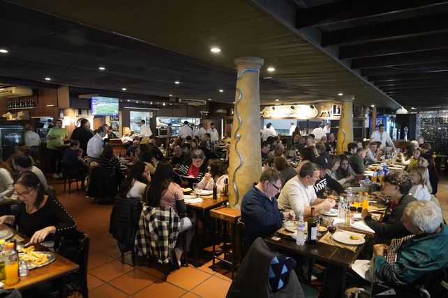 The New York Times se sorprende con las paradojas argentinas: alta inflación pero restaurantes llenos