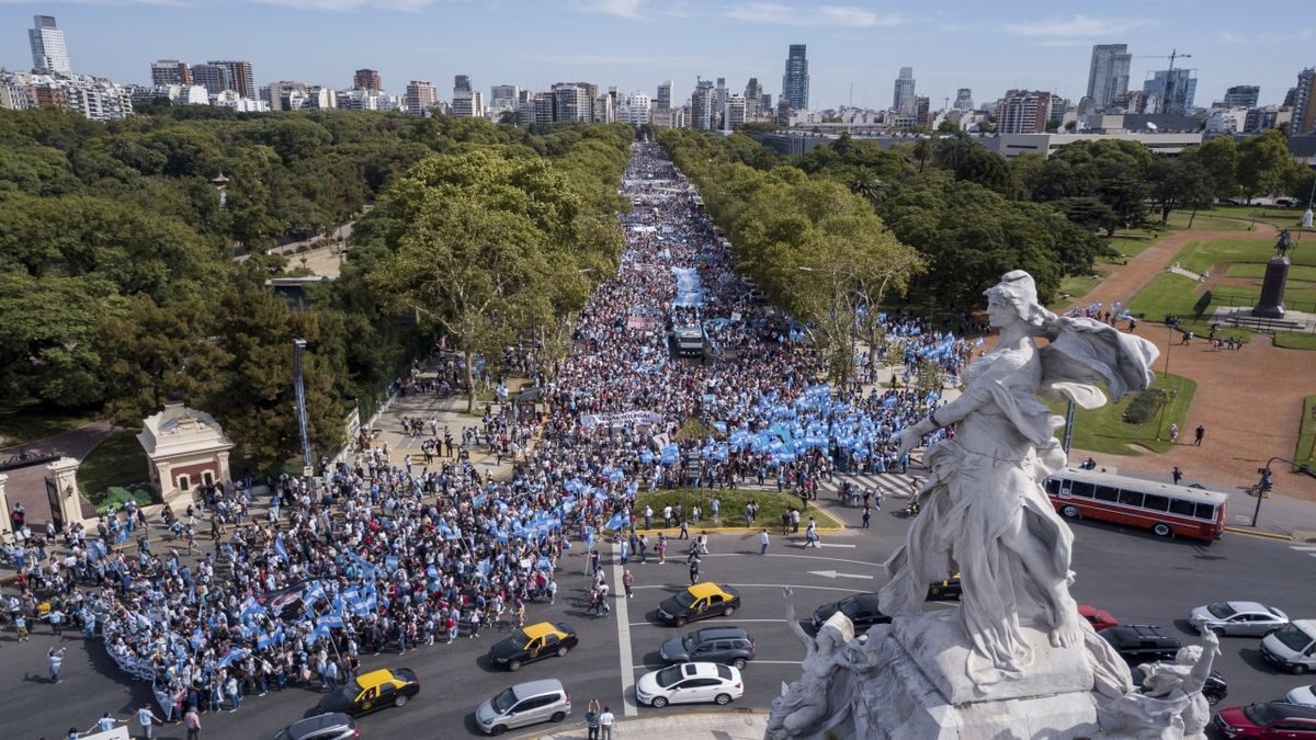 La marcha convocó a 300 mil personas en capital federal