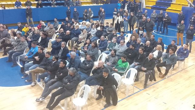 Unos 200 socios formaron parte de la asamblea realizada en el Cruce Alberdi. Fue la primera de esta gestión.