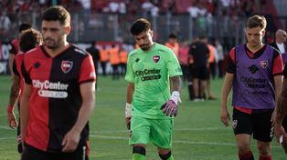 El arquero, referente en el actual plantel de Newells, fue el único que habló tras la derrota ante Central Córdoba de Santiago del Estero.