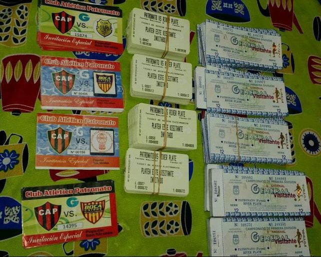 Talonarios de entradas para el partido entre Patronato y River en la B Nacional.&nbsp;