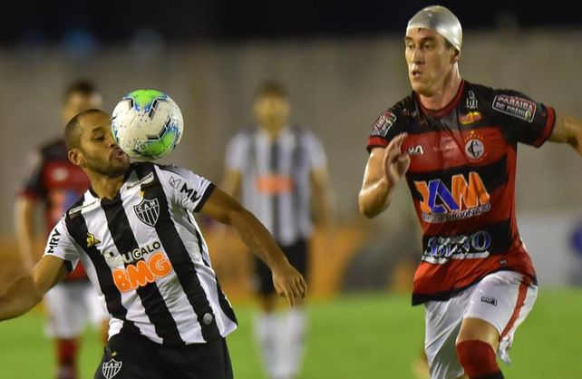 Mineiro dejó muchas dudas pero avanzó en la Copa Brasil