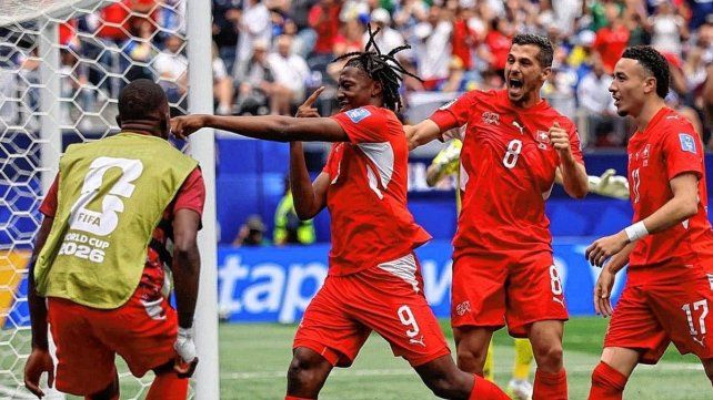 Suiza goleó a Bosnia y puso en pie en los 16avos.