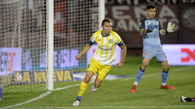 Marco Ruben celebra su primer gol en La Fortaleza.