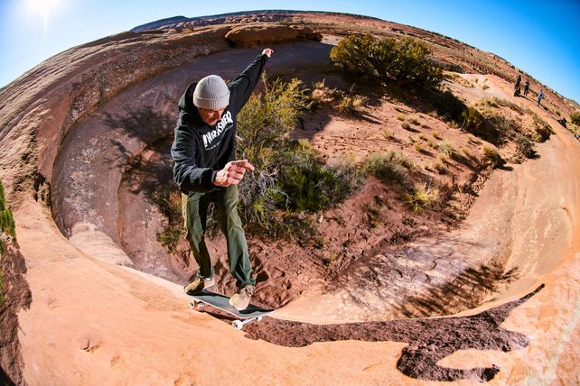 La experiencia de andar en skate en un lugar tan remoto como el desierto
