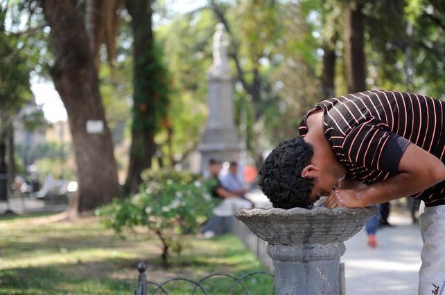 El pronóstico anticipa para este jueves otra jornada con alerta amarillo por intenso calor. La máxima treparía a los 39 grados.&nbsp;
