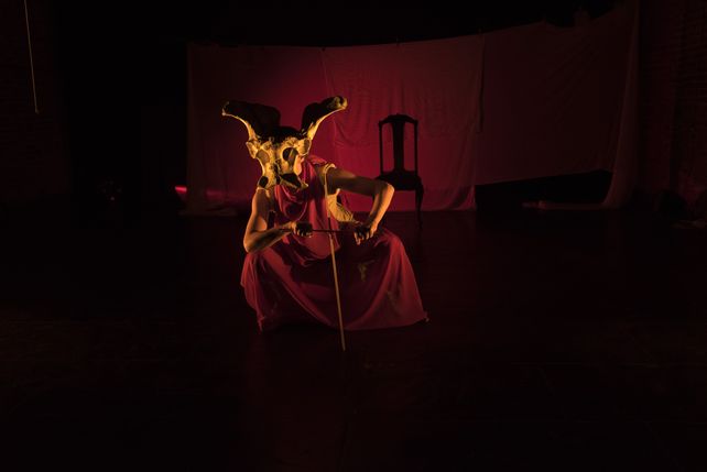 Una obra para abordar el presente femenino a la luz de la historia