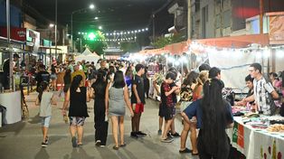 El objetivo de la Noche de peatonal fue fortalecer el comercio local y el disfrute de las familias en el espacio público.