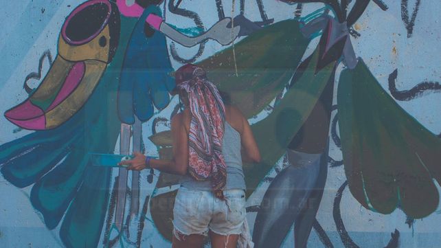 Fiesta de Disfraces: disfraces en los comercios y mural para recibir a los visitantes