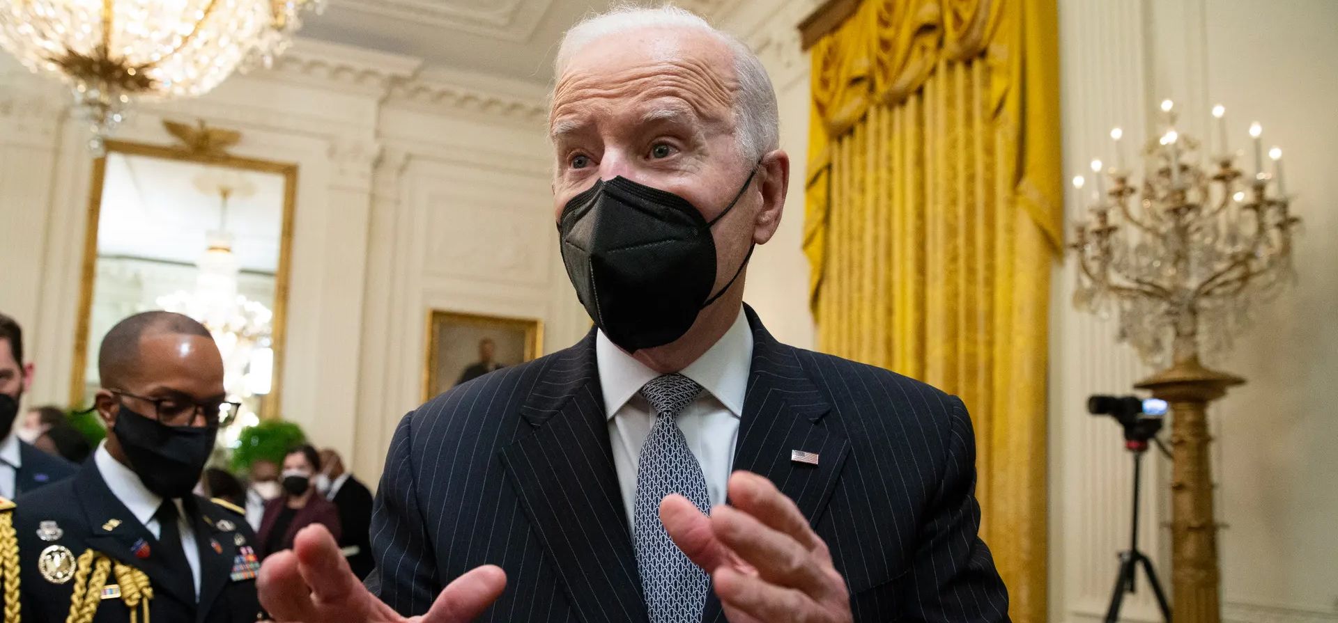 El presidente Biden habla sobre la situación en Ucrania y el envío de más fuerzas a Europa del Este en la sala este de la Casa Blanca. Biden está desplegando más de 3.000 soldados en Alemania, Polonia y Rumania.