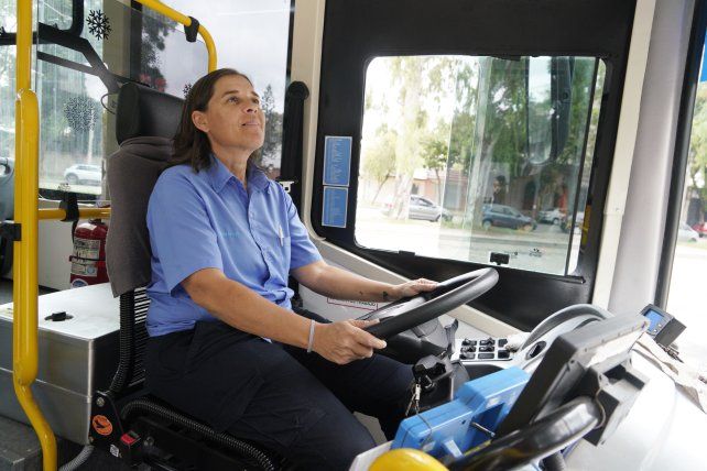 De la cocina al volante. Natalia Filoni es una de las mujeres que ingresó en los últimos años gracias a la aplicación de la ordenanza que creó el Registro de Conductoras.