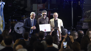 Fito Páez fue distinguido como doctor honoris causa de la Universidad Nacional de Rosario (UNR).