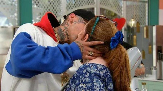La Gante y Andrea del Boca a los besos
