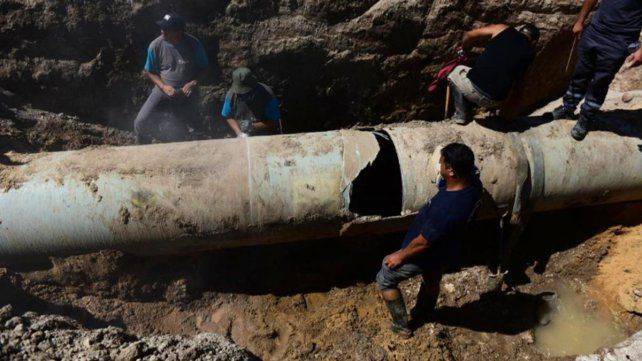 Repararon el caño y de a poco volverá el suministro de agua