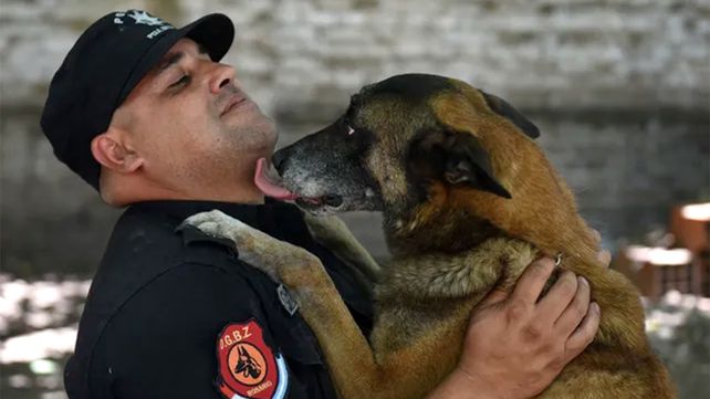 Leandro Rivero y su perro Baloo fotografiados por La Capital en 2022