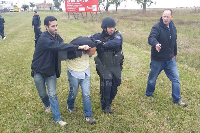 El chofer del camión es detenido por personal policial