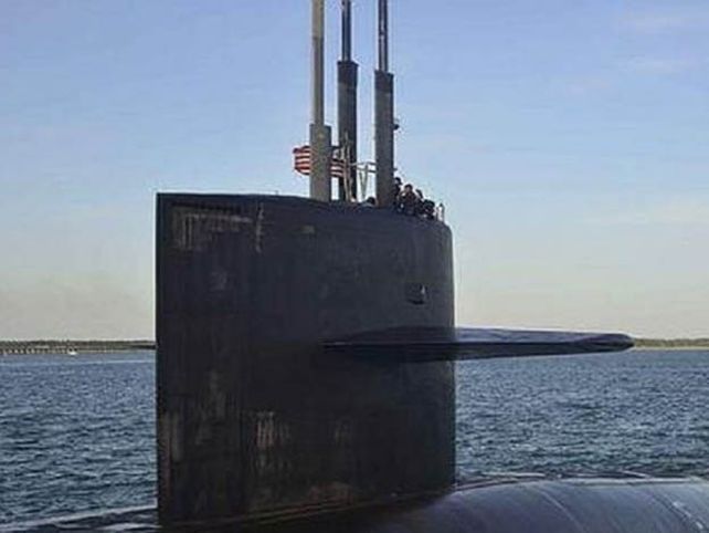 Una cámara oculta graba a mujeres oficiales en las duchas de un submarino