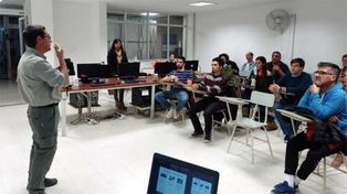Los observadores de aves se capacitan en Concepción del Uruguay para realizar avistajes y estudios.&nbsp;
