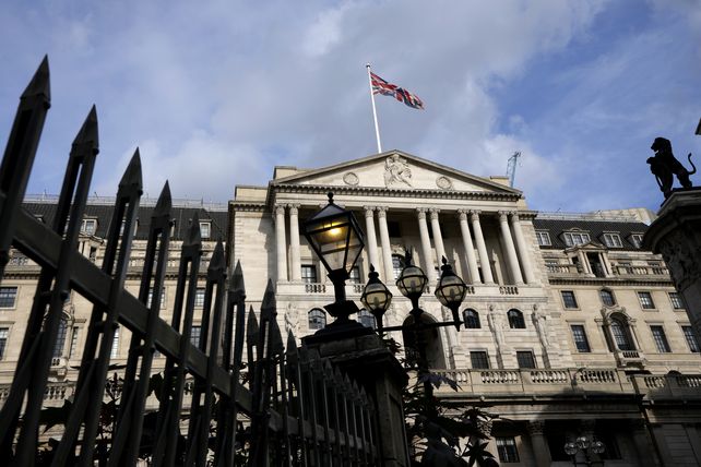 El Banco de Inglaterra intervino en el mercado de bonos para frenar la tensión en el mercado.