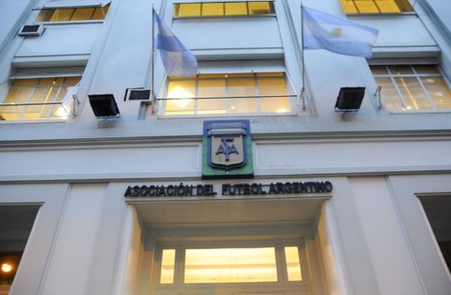 ¿Y ahora? La sede de calle Viamonte de una AFA en crisis total.