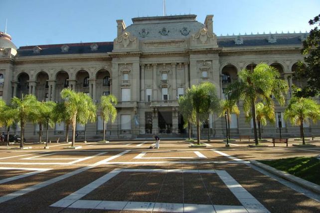 Docentes, trabajadores de la salud y jubilados percibirán el aumento salarial