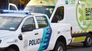 Intervino en un conflicto vecinal, escapó en su camión, atropelló a su hijo y lo mató