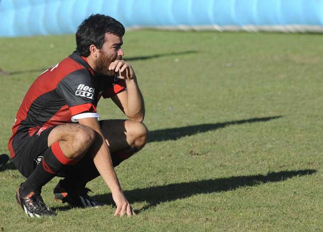 Decepción. El llanto de Facundo Curuchet en el momento en que se decreta el descenso de Colón en Rosario.