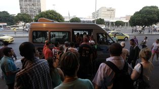 Más protestas en Brasil y otro obrero muerto en un estadio a 35 días del Mundial