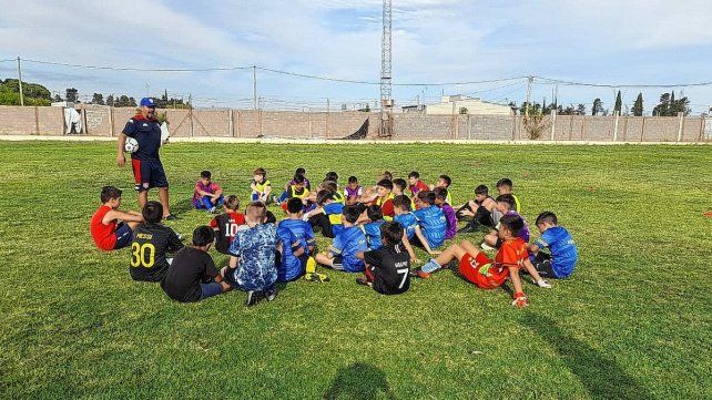 El staff del fútbol amateur de Unión estuvo observando jugadores en Villaguay