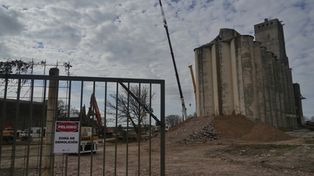 Megatorre de 200 metros en Puerto Norte: comenzaron los trabajos para demoler los antiguos silos