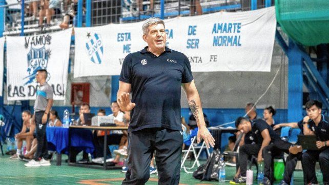 Estanislao Vachino es el entrenador en jefe del plantel de Villa Dora.