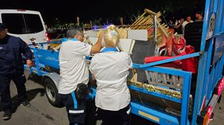 Personal municipal durante el operativo llevado adelante en La Florida este viernes.