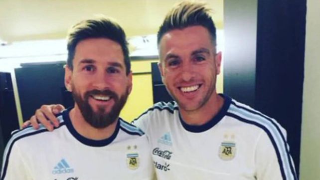 Julio Buffarini y Lionel Messi en 2016