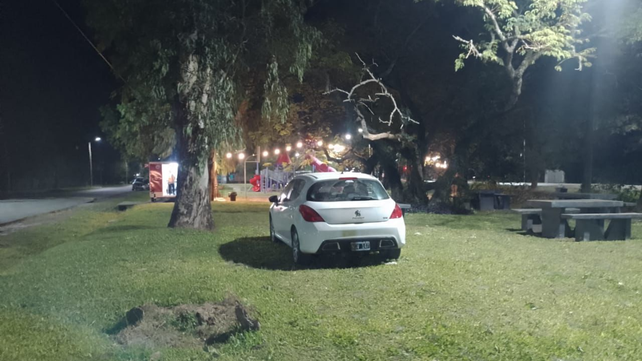 El auto involucrado en el choque con una moto fue hallado en la zona de Houssay y Catamarca