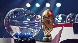 En los sorteos simulados de Qatar 2022, uno arrojó un grupo fácil para la Argentina. El otro con rivales fuertes.