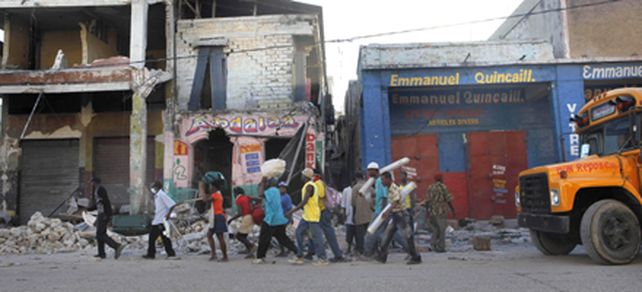 Un nuevo temblor caus&oacute; p&aacute;nico a los haitianos que esperan ayudan
