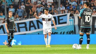El ex-Patronato Nicolás Castro, de penal, abrió la cuenta ante Racing.